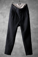 KLASICA 3TUCK TAPERED TROUSERS / RAMIE (CARBON)