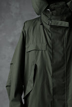 Load image into Gallery viewer, KLASICA WATER FALL MODS COAT / Ventile® UK L24 (OLIVE)