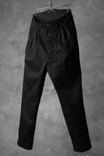 画像をギャラリービューアに読み込む, KLASICA MORROW HIGH RISE 3 TUCKED TAPERED TROUSERS / CHINO CLOTH (BLACK)