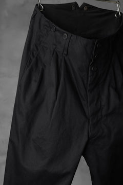 画像をギャラリービューアに読み込む, KLASICA MORROW HIGH RISE 3 TUCKED TAPERED TROUSERS / CHINO CLOTH (BLACK)