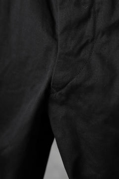 画像をギャラリービューアに読み込む, KLASICA MORROW HIGH RISE 3 TUCKED TAPERED TROUSERS / CHINO CLOTH (BLACK)