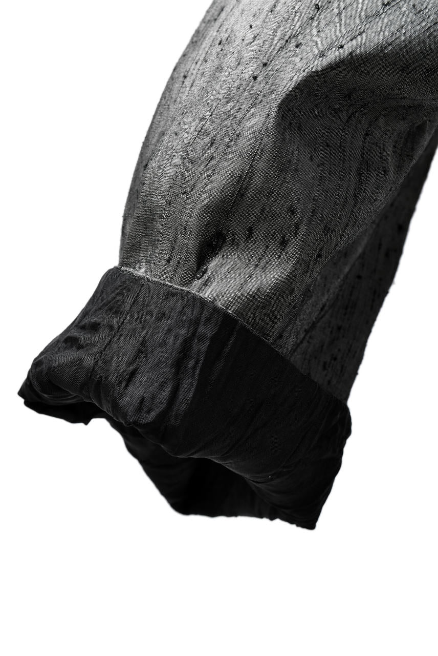 Load image into Gallery viewer, SOSNOVSKA NARROW CLOWN PANTS / SCRATCHED SILK WOVEN (GREY IRIDESCENT)