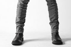 Load image into Gallery viewer, thomkrom OVER LOCKED SLIM TROUSERS / FADE STRETCH DENIM (LIGHT GREY)