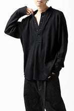 画像をギャラリービューアに読み込む, COLINA BANDED COLLAR PULLOVER SHIRT / SUPER 140s WASHABLE WOOL (BLACK)