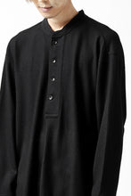 画像をギャラリービューアに読み込む, COLINA BANDED COLLAR PULLOVER SHIRT / SUPER 140s WASHABLE WOOL (BLACK)