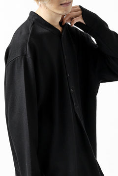 画像をギャラリービューアに読み込む, COLINA BANDED COLLAR PULLOVER SHIRT / SUPER 140s WASHABLE WOOL (BLACK)