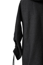 画像をギャラリービューアに読み込む, SOSNOVSKA exclusive DRAPED COCOON LONGSLEEVE HOODIE KNIT (BLACK STRIPE)