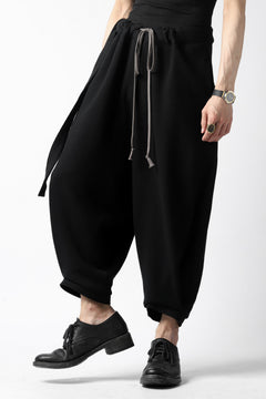 画像をギャラリービューアに読み込む, A.F ARTEFACT exclucive TUCKED VOLUME WIDE PANTS / L.WEIGHT SWEAT (BLACK)