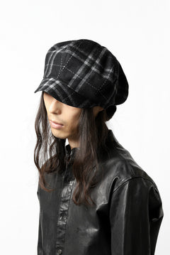 Load image into Gallery viewer, der antagonist. HAND CRAFTED CASQUETTE (SOFT WOOL / BLACK CHECK)