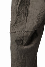 Load image into Gallery viewer, YUTA MATSUOKA cross switch cropped pants / spec dyed canvas (khaki)