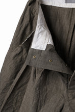 Load image into Gallery viewer, YUTA MATSUOKA cross switch cropped pants / spec dyed canvas (khaki)