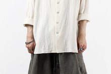 Load image into Gallery viewer, YUTA MATSUOKA round neck fly front shirts / cotton silk nep viera (white)