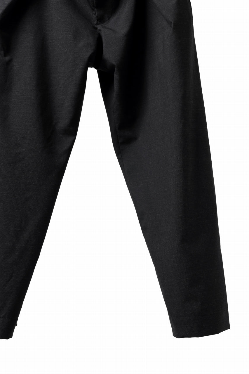 COLINA EASY TUCK PANTS / WASHABLE WOOL TROPICAL CLOTH (BLACK GREY)