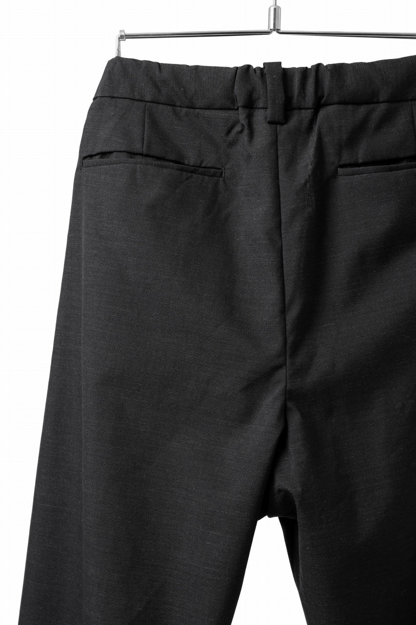 COLINA TUCK SLACKS / WASHABLE WOOL TROPICAL CLOTH (BLACK GREY)