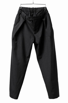 COLINA TUCK SLACKS / WASHABLE WOOL TROPICAL CLOTH (BLACK GREY)