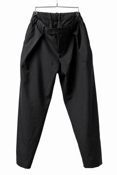 Load image into Gallery viewer, COLINA TUCK SLACKS / WASHABLE WOOL TROPICAL CLOTH (BLACK GREY)