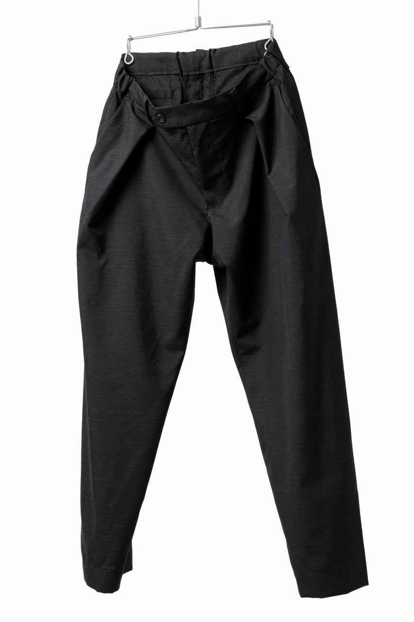 COLINA EASY TUCK PANTS / WASHABLE WOOL TROPICAL CLOTH (BLACK GREY)