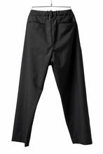 Load image into Gallery viewer, COLINA TUCK SLACKS / WASHABLE WOOL TROPICAL CLOTH (BLACK GREY)