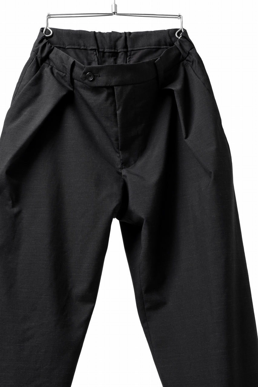 COLINA EASY TUCK PANTS / WASHABLE WOOL TROPICAL CLOTH (BLACK GREY)