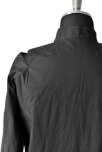 Load image into Gallery viewer, N/07 &quot;MAUSK Detail&quot; SLIT-SHOULDER LONG SHIRT (BLACK)