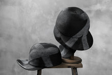 Load image into Gallery viewer, KLASICA HAND PAINTED CAP / LIMITED HAND PAINT (BLACK x WHITE)
