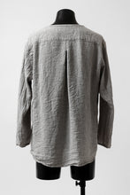 Load image into Gallery viewer, YUTA MATSUOKA round neck shirt / dead stock slab linen (light grey)