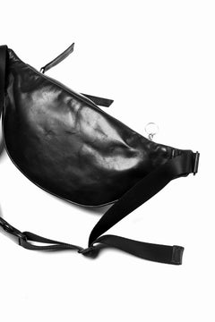 Load image into Gallery viewer, ISAMU KATAYAMA BACKLASH SMART SHOULDER BAG / WAXY HORSE (BLACK)