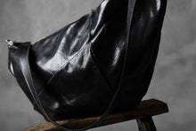 Load image into Gallery viewer, incarnation HORSE BUTT LEATHER 2WAY SHOULDER BAG / SHINY WAXED (BLACK)