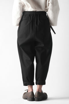 Load image into Gallery viewer, KAZUYUKI KUMAGAI Wide Tapered Trousers with Belt / Compact Strong Twill (BLACK)