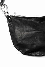 Load image into Gallery viewer, ISAMU KATAYAMA BACKLASH 2WAY BAM BAG / Italy Shoulder Object Dyed (BLACK)