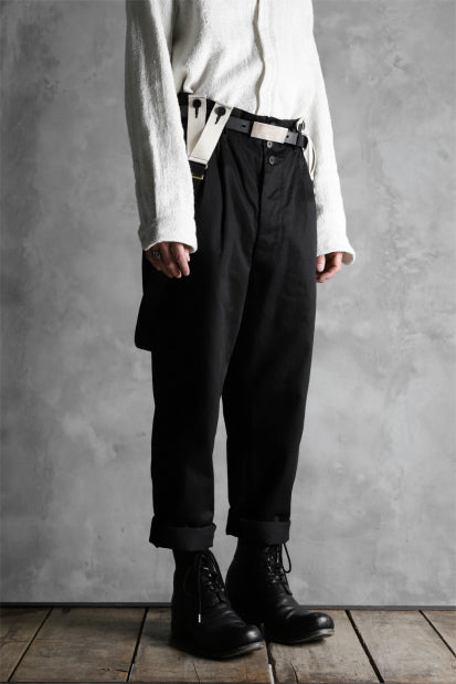 KLASICA MORROW HIGH RISE 3 TUCKED TAPERED TROUSERS / CHINO CLOTH (BLACK)