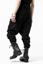 Load image into Gallery viewer, RUNDHOLZ DIP DROP CROTCH SLIM POCKET TROUSERS / DYED STRETCH TWILL (BLACK)