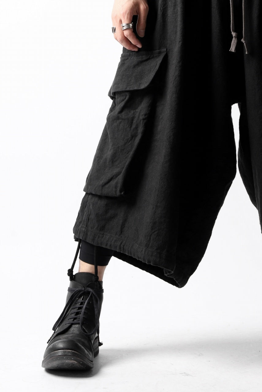 A.F ARTEFACT DRAWSTRING-HEM WIDE CARGO PANTS (BLACK)