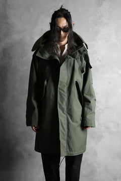 Load image into Gallery viewer, KLASICA WATER FALL MODS COAT / Ventile® UK L24 (OLIVE)