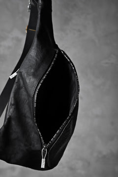 Load image into Gallery viewer, ierib exclusive One Shoulder Bag / Waxy JP Horse Butt + Nicolas Italy Vachetta (BLACK)