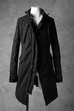 Load image into Gallery viewer, RUNDHOLZ PADDED FRONT COAT / SIGNATURE STRETCH (BLACK)