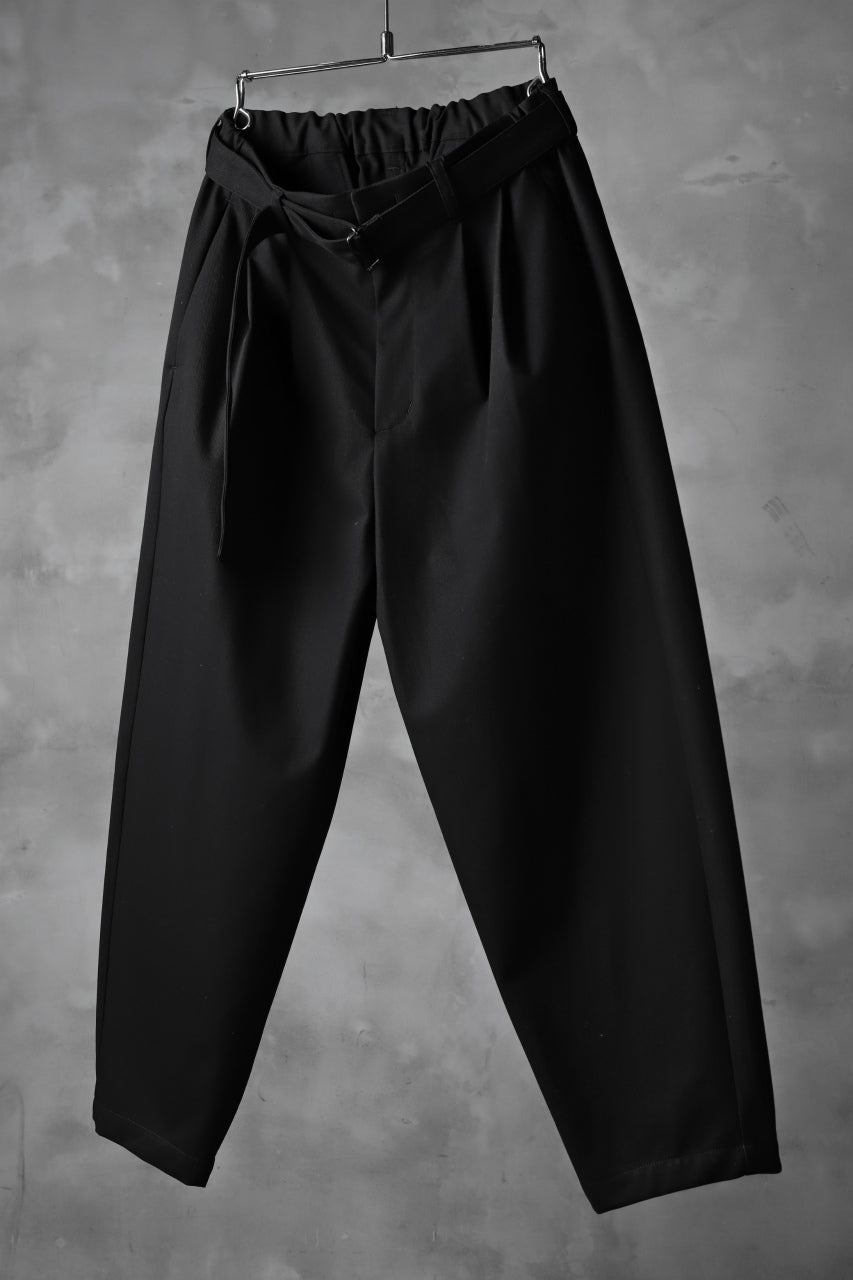 KAZUYUKI KUMAGAI Wide Tapered Trousers with Belt / Compact Strong Twill (BLACK)