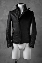 Load image into Gallery viewer, ierib exclusive high neck curved zip jacket / oiled horse soften (BLACK)