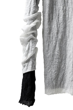 Load image into Gallery viewer, A.F ARTEFACT CRUMPLE DOUBLE LAYER JERSEY V-NECK L/S (BLACK×WHITE)