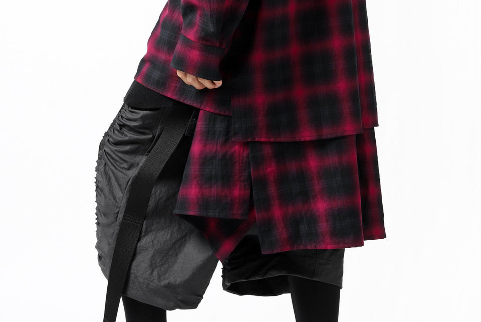 画像をギャラリービューアに読み込む, A.F ARTEFACT &quot;OMBRE&quot; LAYERED LONG CHECK SHIRT (BLACK x RED)