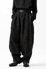 画像をギャラリービューアに読み込む, SOSNOVSKA SQUEEZED STRIPE PANTS (BLACK)