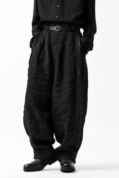 画像をギャラリービューアに読み込む, SOSNOVSKA SQUEEZED STRIPE PANTS (BLACK)