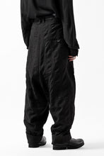 画像をギャラリービューアに読み込む, SOSNOVSKA SQUEEZED STRIPE PANTS (BLACK)