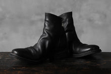 Load image into Gallery viewer, incarnation exclusive HORSE LEATHER SIDE ZIP SHORT BOOTS / COMPOSITE DYED (BLACK)