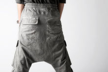 画像をギャラリービューアに読み込む, A.F ARTEFACT SWITCHING CROPPED CARGO SAROUEL / DYED COMBI FABRIC (GREY)