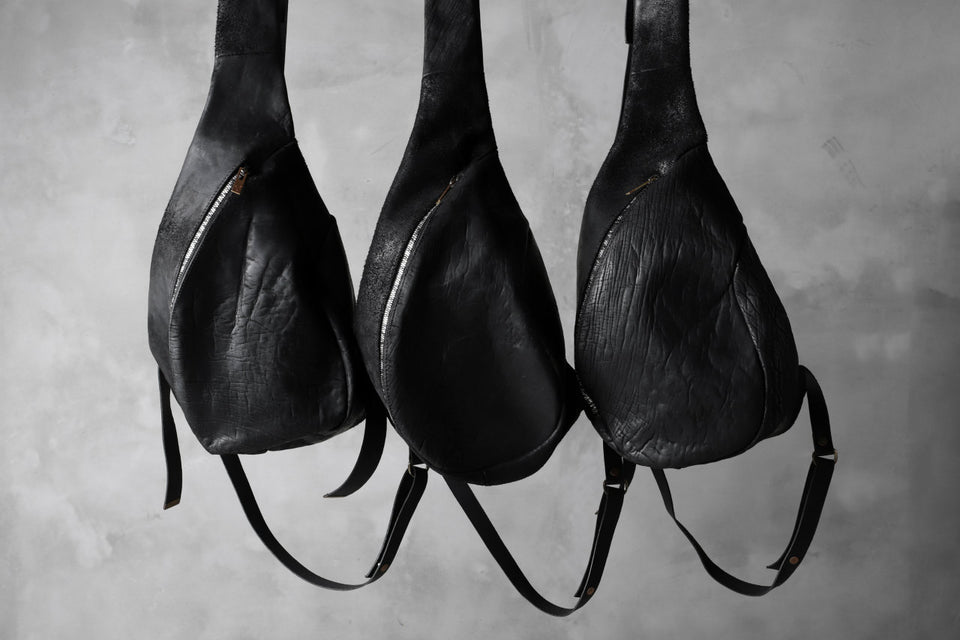 Load image into Gallery viewer, ierib exclusive One Shoulder Bag / horsebutt + nicolas italy vachetta (BLACK)