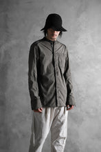 Load image into Gallery viewer, masnada VENTILATED COLLARLESS SHIRT / SUPER POPELINE STRETCH (ROCK)