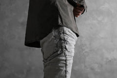 Load image into Gallery viewer, masnada EMBEDDED SLIM PANTS / DENIM ELASTICZZATO (CHALK)