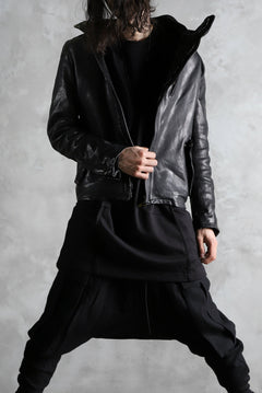画像をギャラリービューアに読み込む, ierib exclusive high neck curved zip jacket / oiled horse leather (BLACK)
