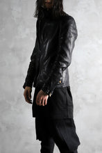 Load image into Gallery viewer, ierib exclusive high neck curved zip jacket / oiled horse leather (BLACK)